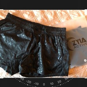ZYIA ACTIVE WARE SHORTS